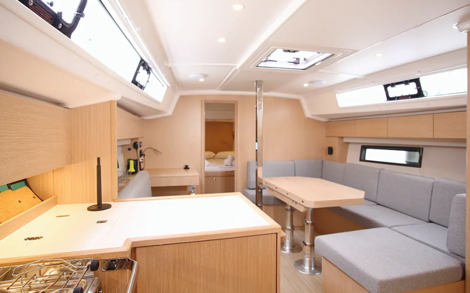 Bavaria C42 Aqua