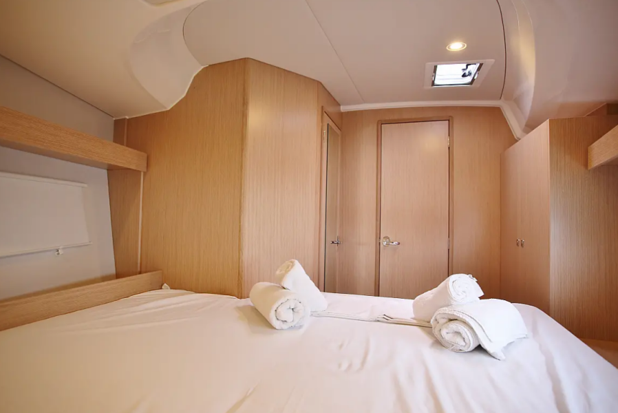 Bavaria C42 Aqua