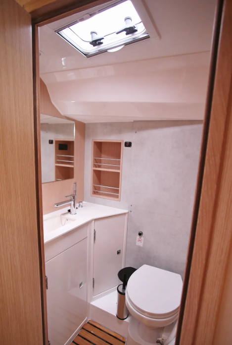 Bavaria C42 Aqua