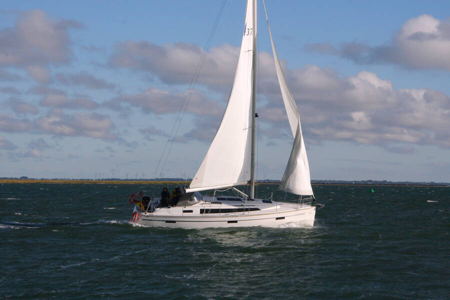 Bavaria Cruiser 37 