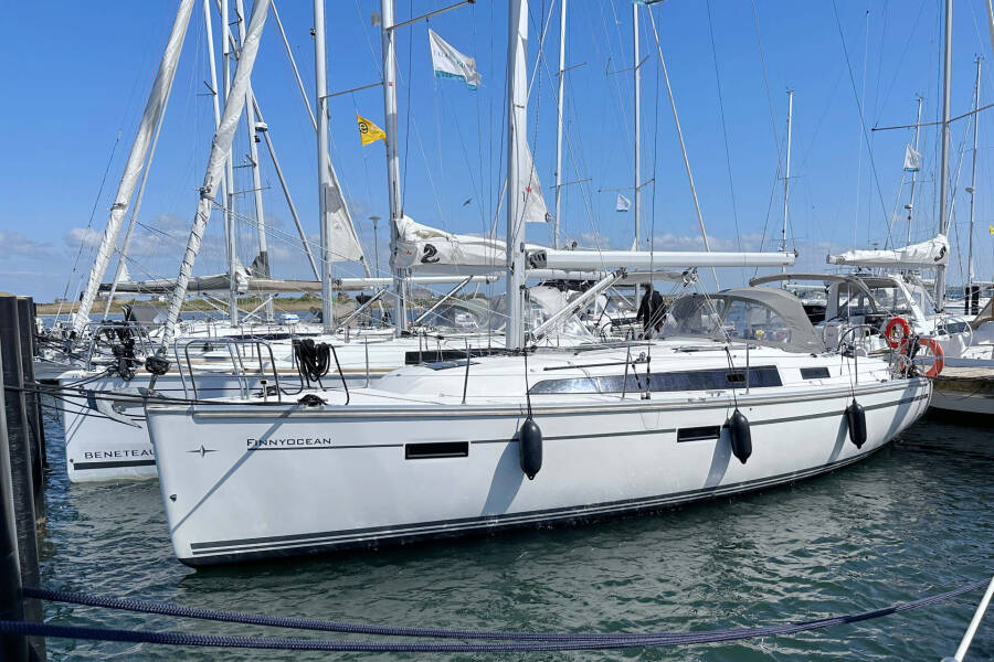 Bavaria Cruiser 37 