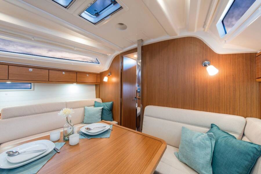 Bavaria Cruiser 37 Maci