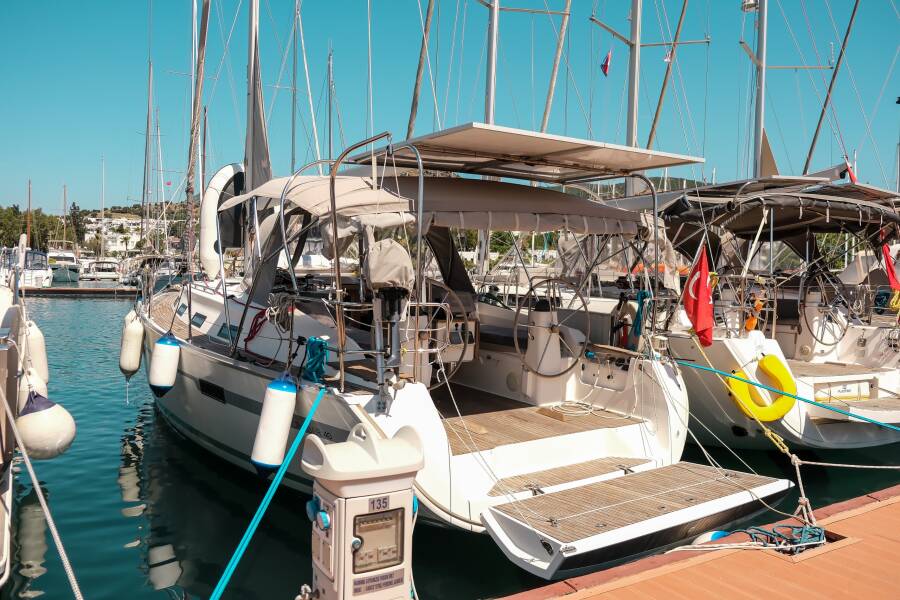 Bavaria Cruiser 40 Spark 1
