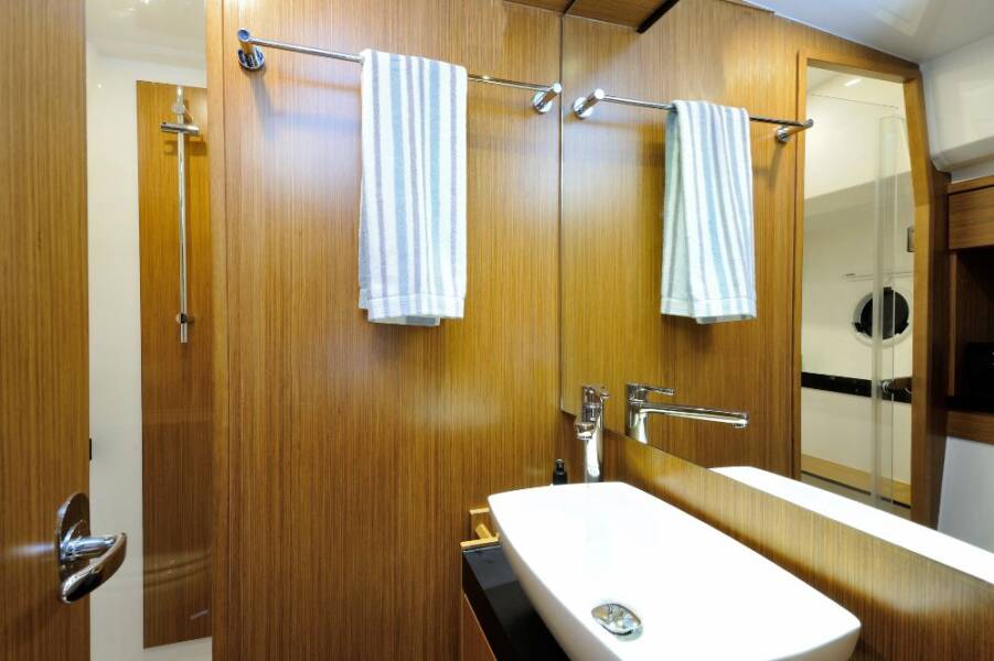 Bavaria Virtess 420 Zanngi