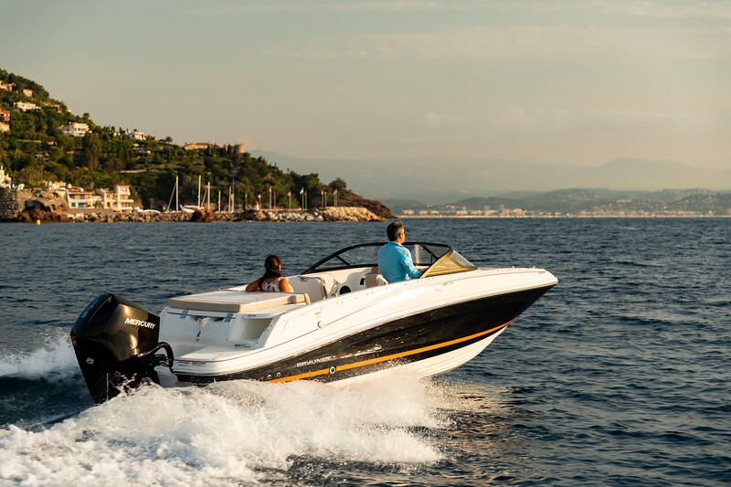 Bayliner VR5 Outboard Bowrider