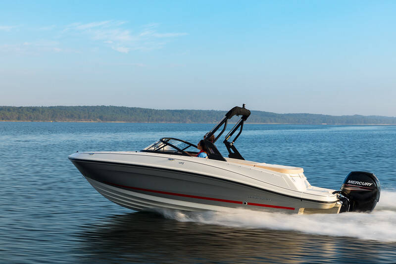 Bayliner VR5 Outboard Bowrider