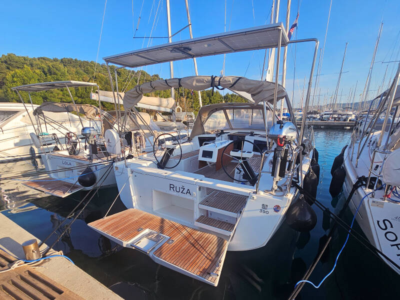Dufour 390 GL Ruža