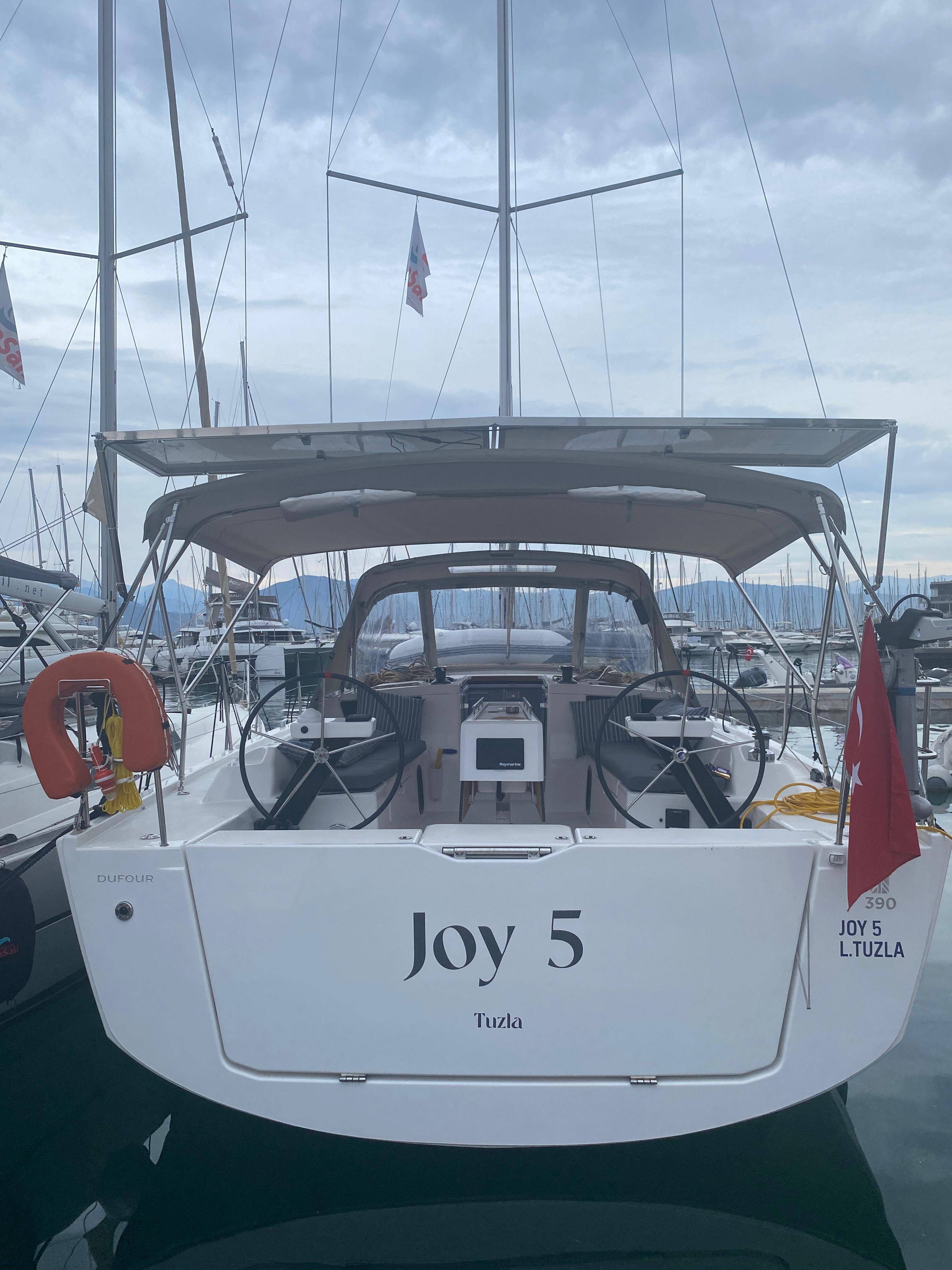 Dufour 390 Joy 5