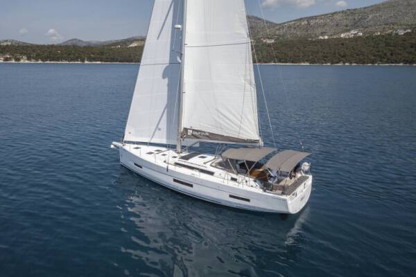 Dufour 530 