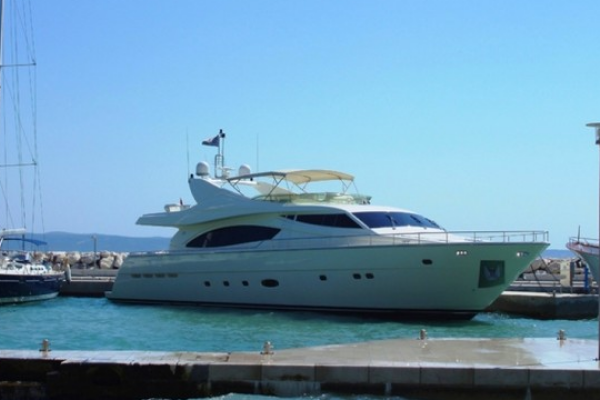 Ferretti Yachts 880 Estia YI