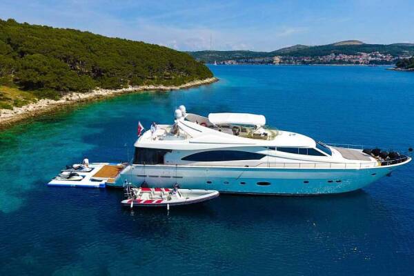 Ferretti Yachts 880 Miss Katarina