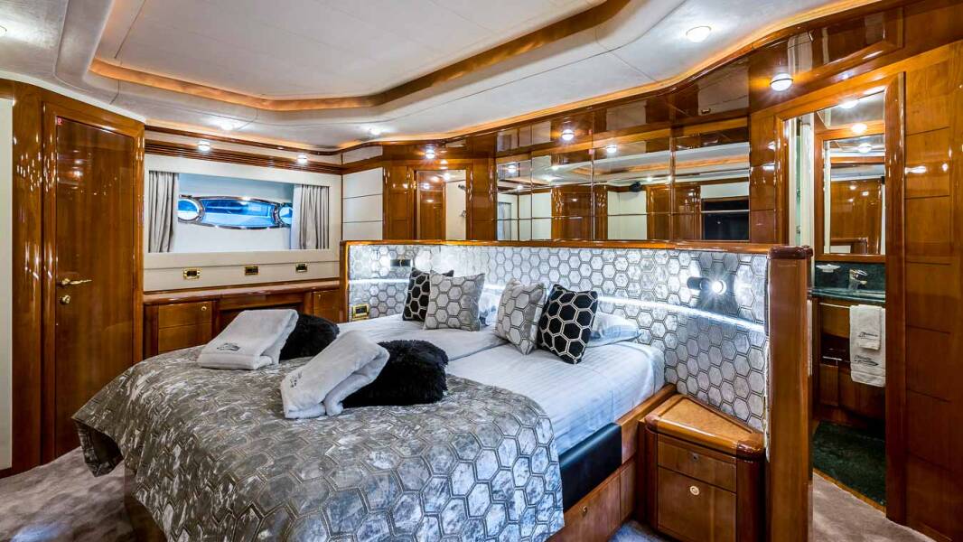 Ferretti Yachts 880 Miss Katarina