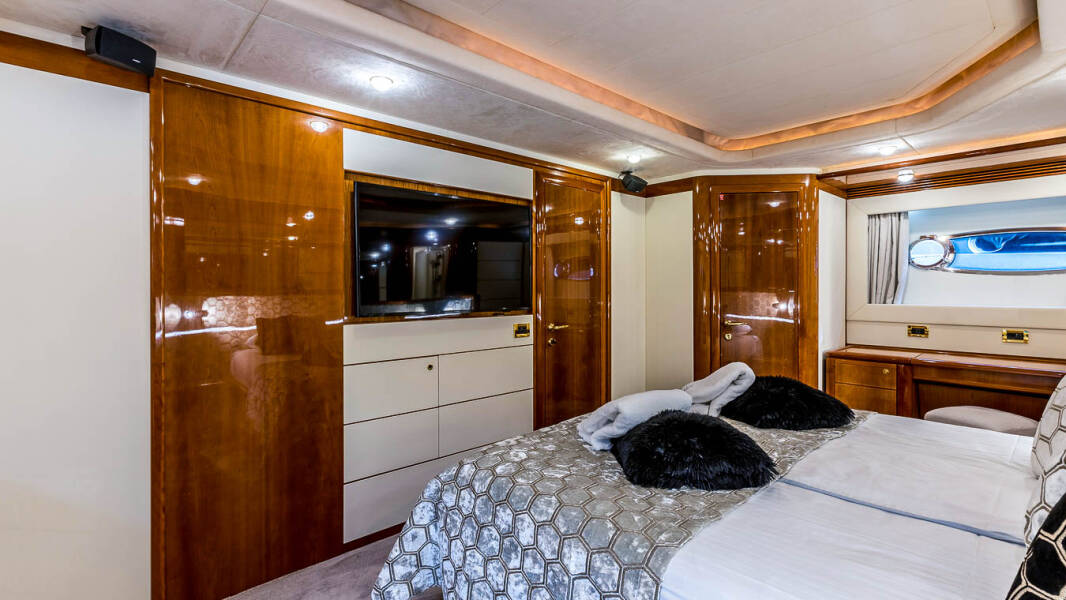 Ferretti Yachts 880 Miss Katarina