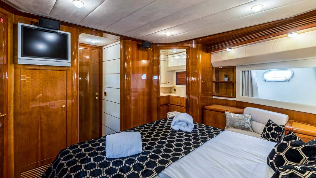 Ferretti Yachts 880 Miss Katarina