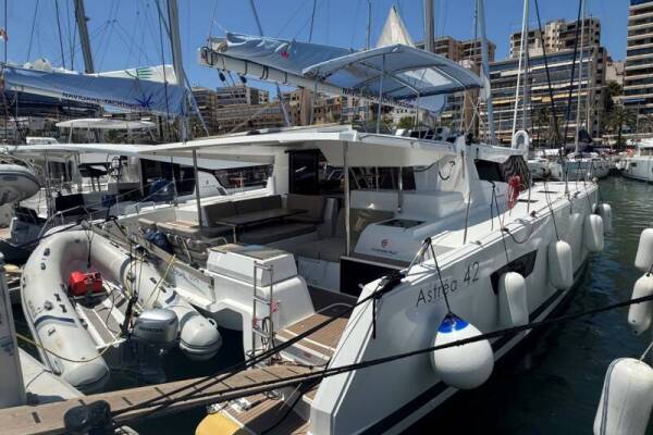 Fountaine Pajot Astrea 42 Quatuor Rosual Mar