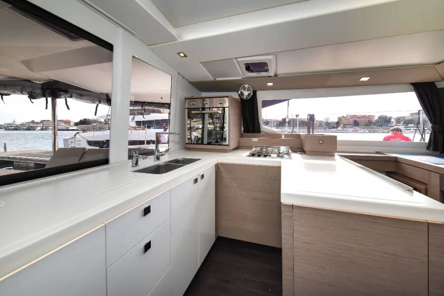 Fountaine Pajot Astrea 42 CLASS