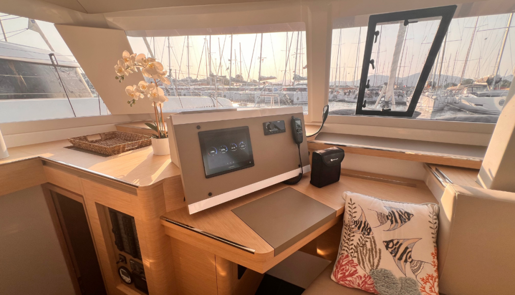 Fountaine Pajot Astrea 42 Bollinger