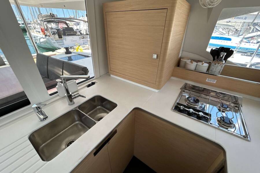 Fountaine Pajot Astrea 42 Deutz