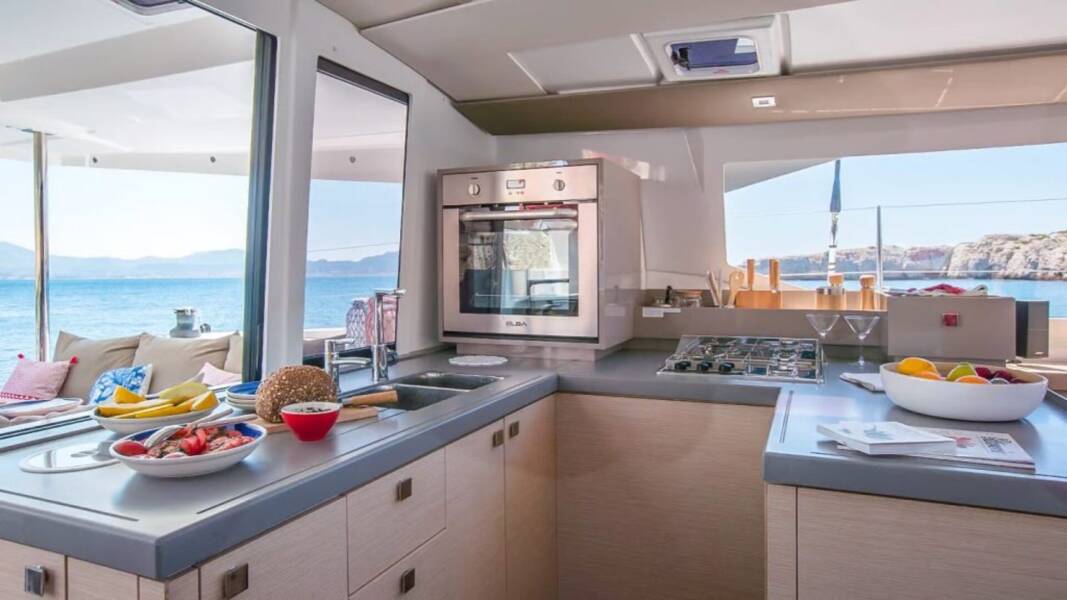 Fountaine Pajot Astrea 42 Satellite