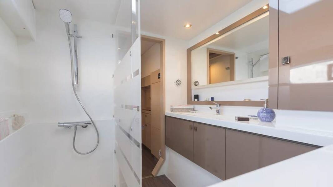 Fountaine Pajot Astrea 42 Satellite