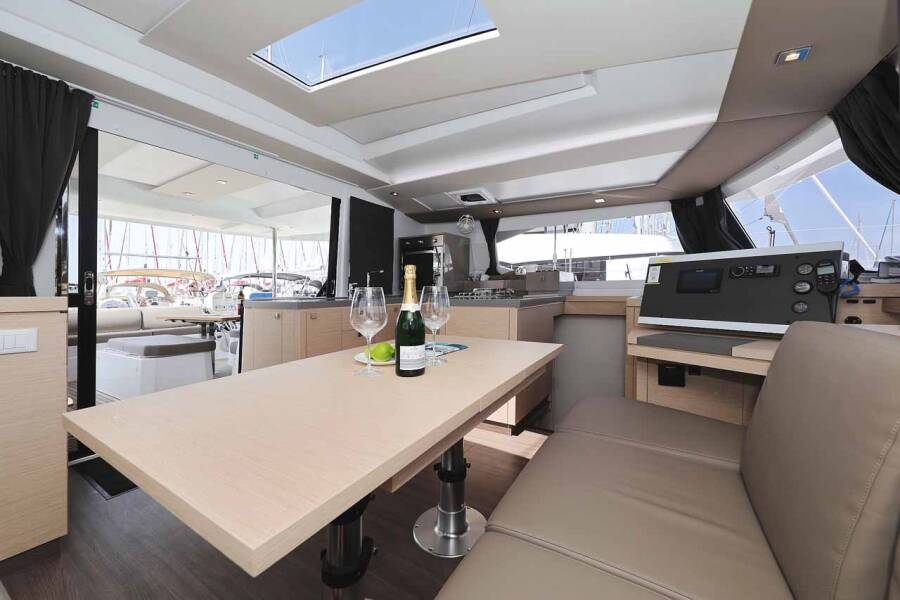 Fountaine Pajot Astrea 42 Bella V