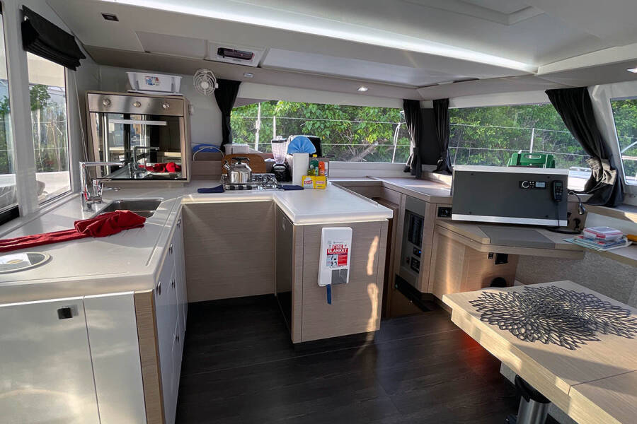 Fountaine Pajot Astrea 42 Nauti Mollie (ex. Out Of Office)