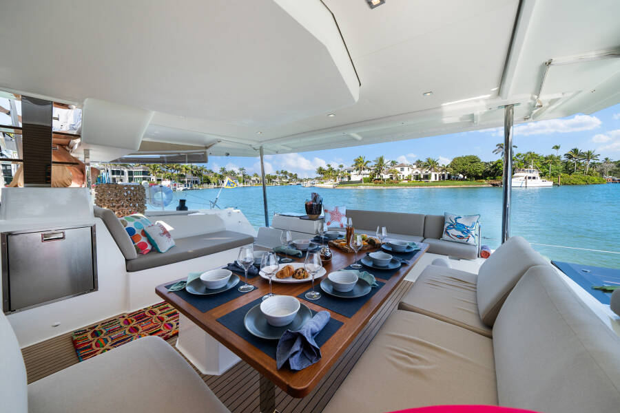 Fountaine Pajot Aura 51 Halcyon
