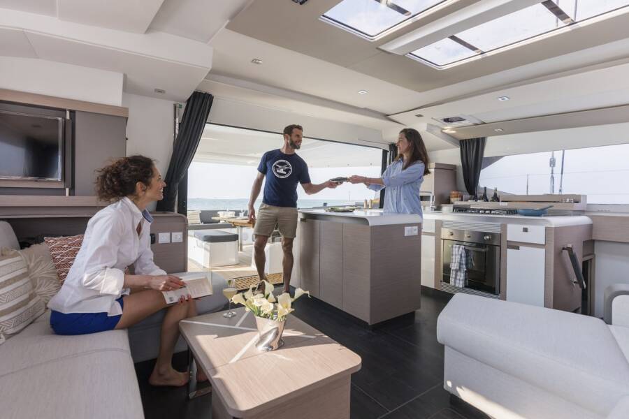 Fountaine Pajot Aura 51 Panthours
