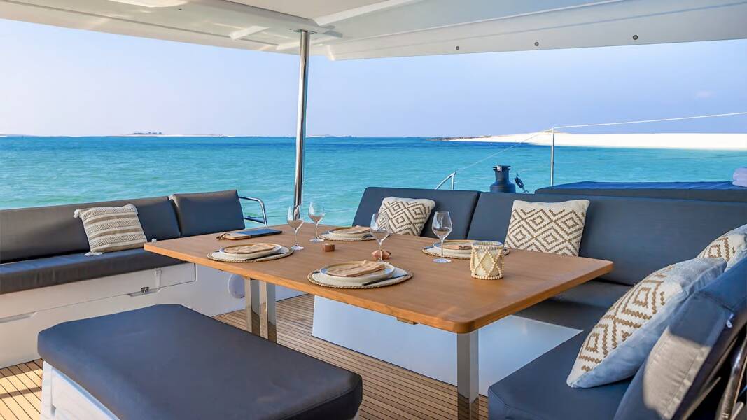 Fountaine Pajot Aura 51 Mer Sea