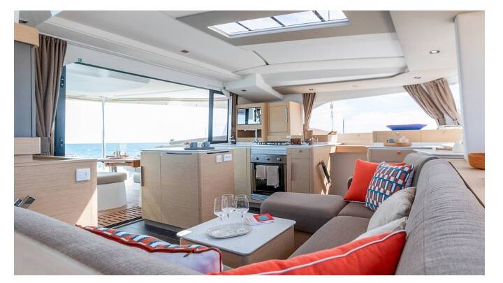 Fountaine Pajot FP 44 Maestro Sailing Luna