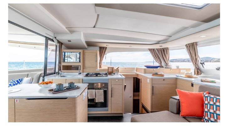 Fountaine Pajot FP 44 Maestro Sailing Luna
