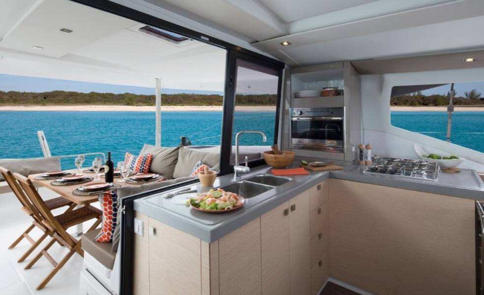 Fountaine Pajot Lucia 40 HAPPY HOUR 