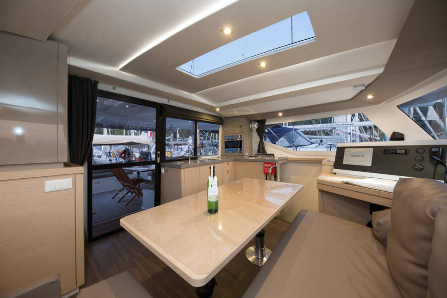 Fountaine Pajot Lucia 40 Sunrise