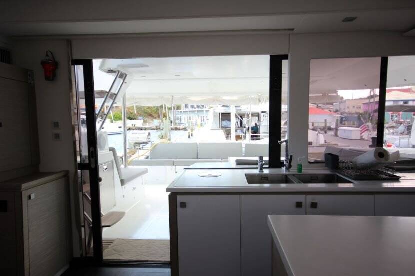 Fountaine Pajot Saba 50 Apres Ski