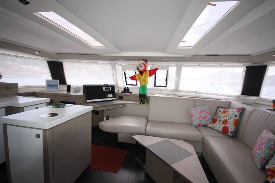 Fountaine Pajot Saona 47 Parrot Ice