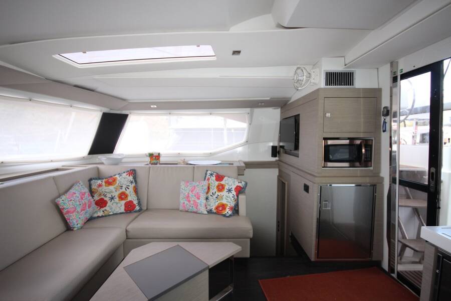 Fountaine Pajot Saona 47 Parrot Ice