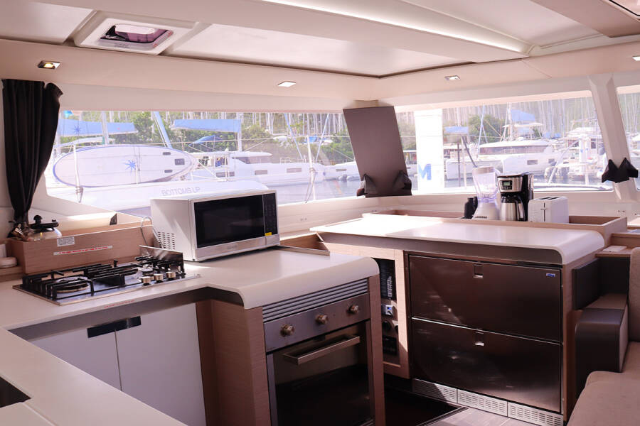 Fountaine Pajot Tanna 47 No Shoes_X
