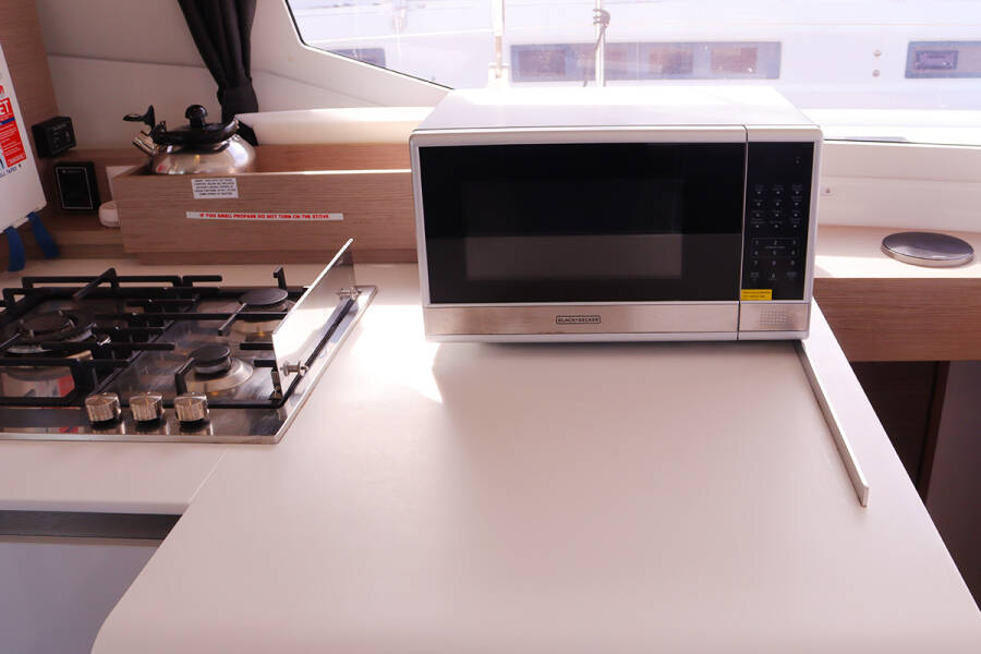 Fountaine Pajot Tanna 47 No Shoes_X