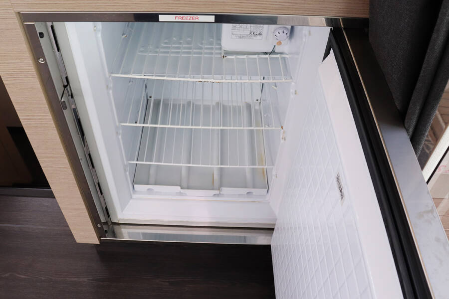 Fountaine Pajot Tanna 47 No Shoes_X