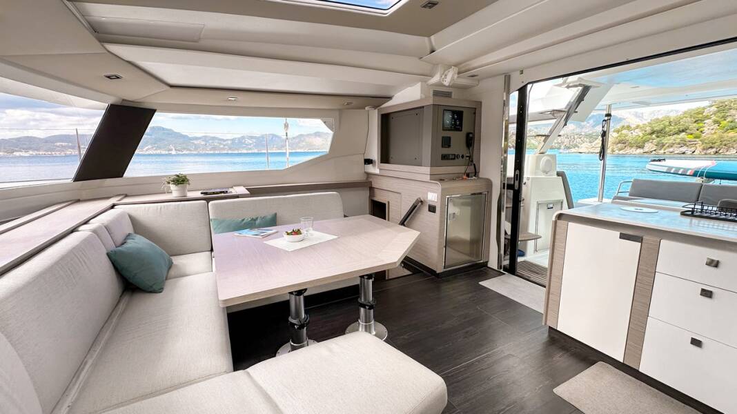 Fountaine Pajot Tanna 47 Smart Way