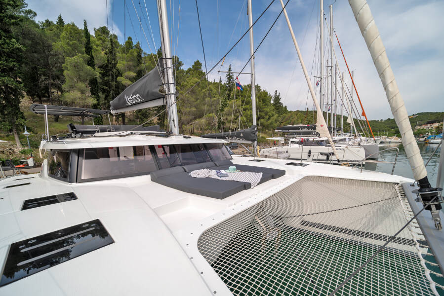 Fountaine Pajot Tanna 47 First Life