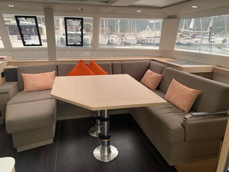 Fountaine Pajot Tanna 47 Blue Angel