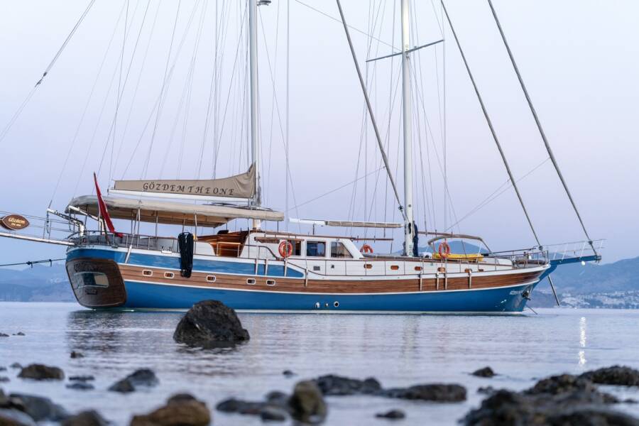 Gözdem The One Gözdem The One 