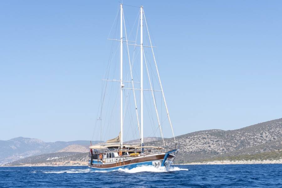 Gözdem The One Gözdem The One 