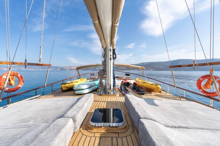 Gözdem The One Gözdem The One 