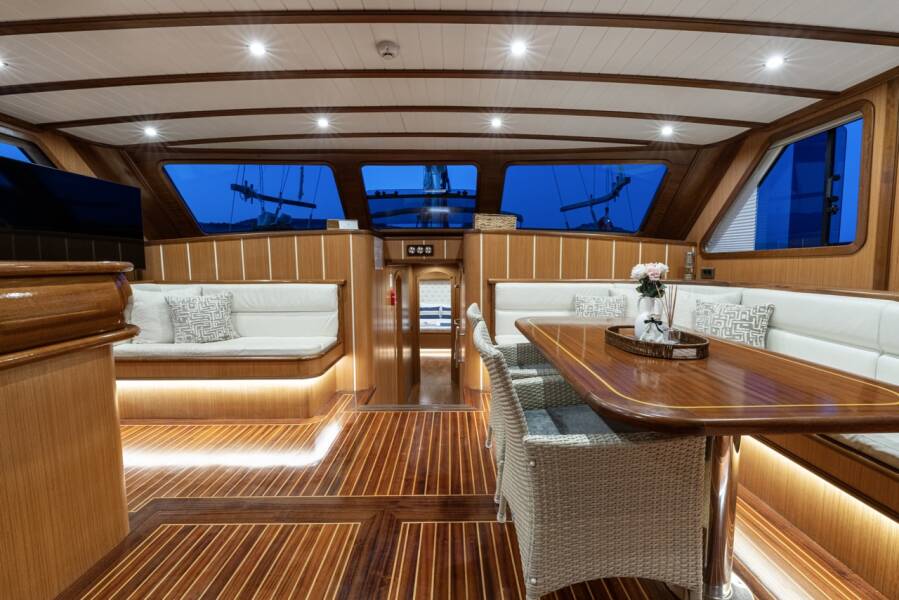 Gözdem The One Gözdem The One 