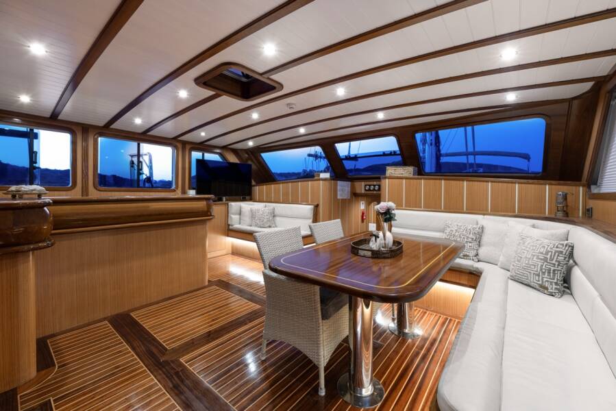 Gözdem The One Gözdem The One 