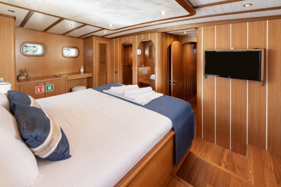 Gözdem The One Gözdem The One 