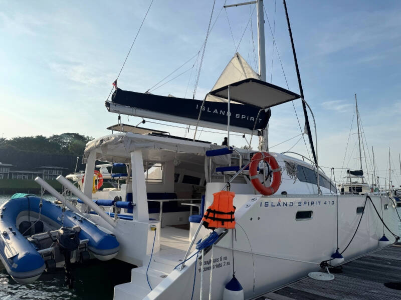 Island Spirit 410 Gauthai