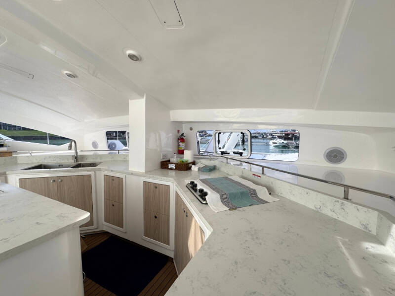 Island Spirit 410 Gauthai